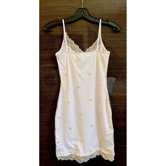 🌼 Lovely Daisy Summer Dress 🌼 - Picture 2 of 3